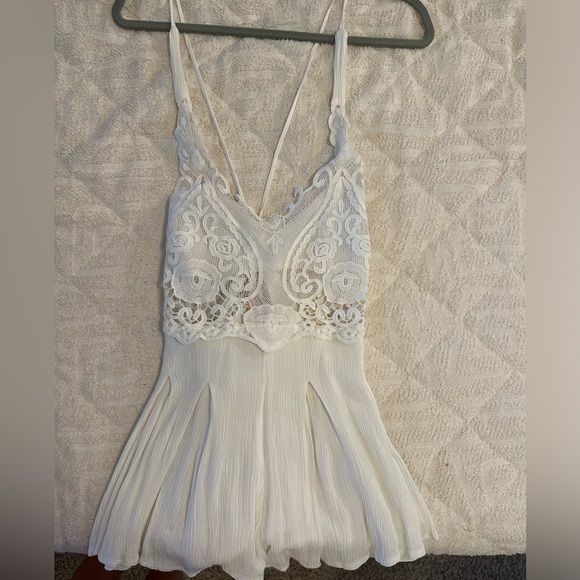 NWT, flowy white romper - Picture 3 of 4